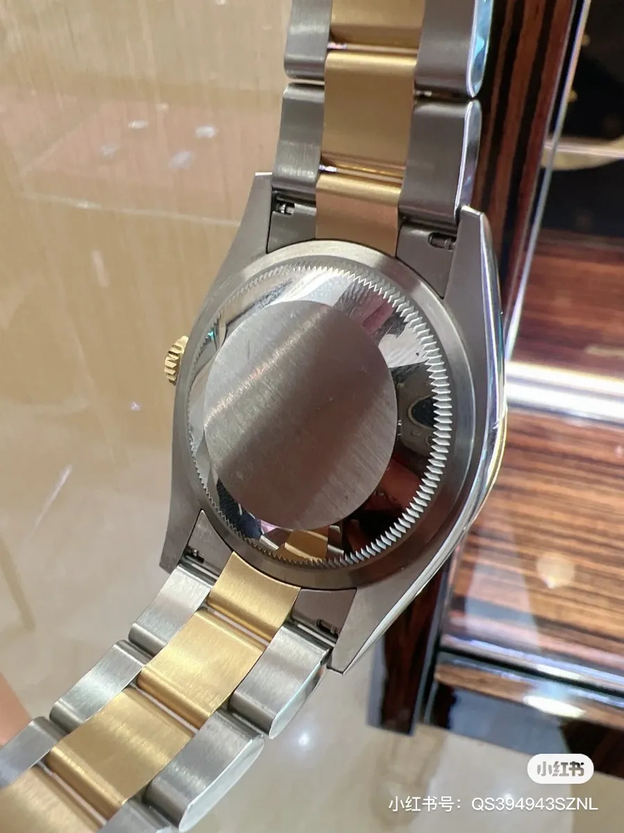 Rolex Datejust 36 904L Steel (Olive Green Dial - Oyster) - View 3