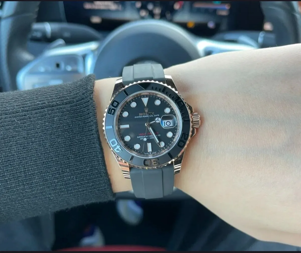 Rolex Yacht-Master 40 Everose Gold (Oysterflex - Black Dial) - View 1