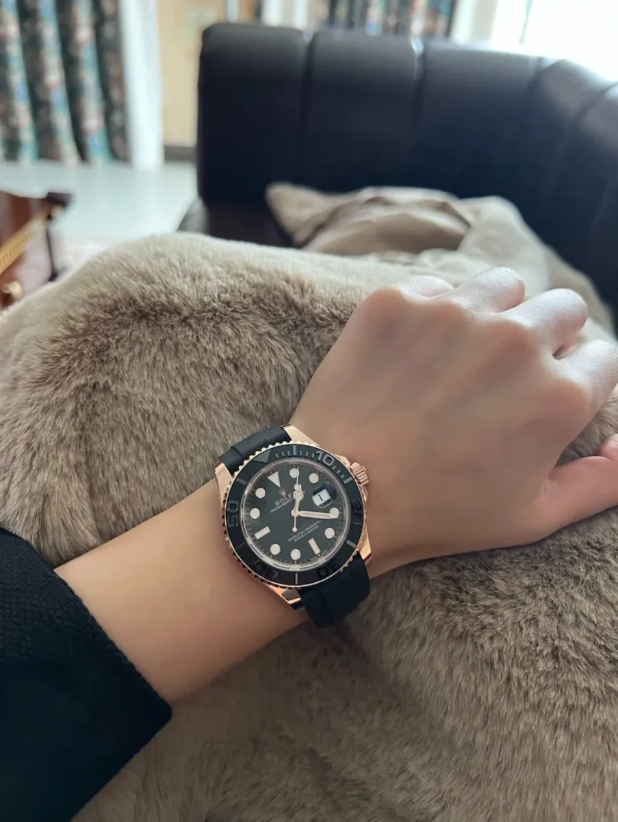 Rolex Yacht-Master 40 Everose Gold (Oysterflex - Black Dial) - View 5