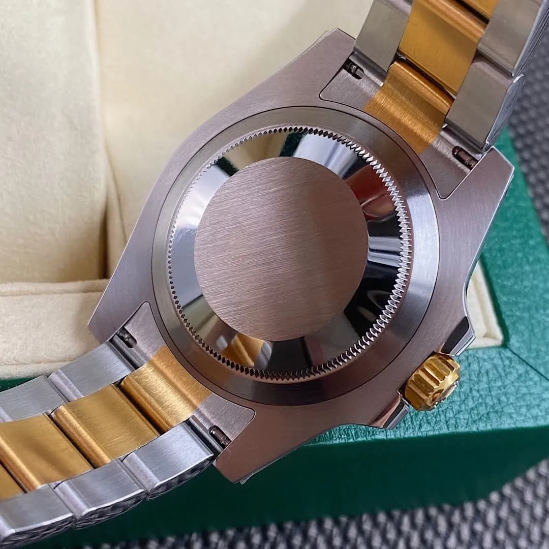 Rolex Submariner 41mm Two-Tone Yellow Gold (Black Dial) - View 4