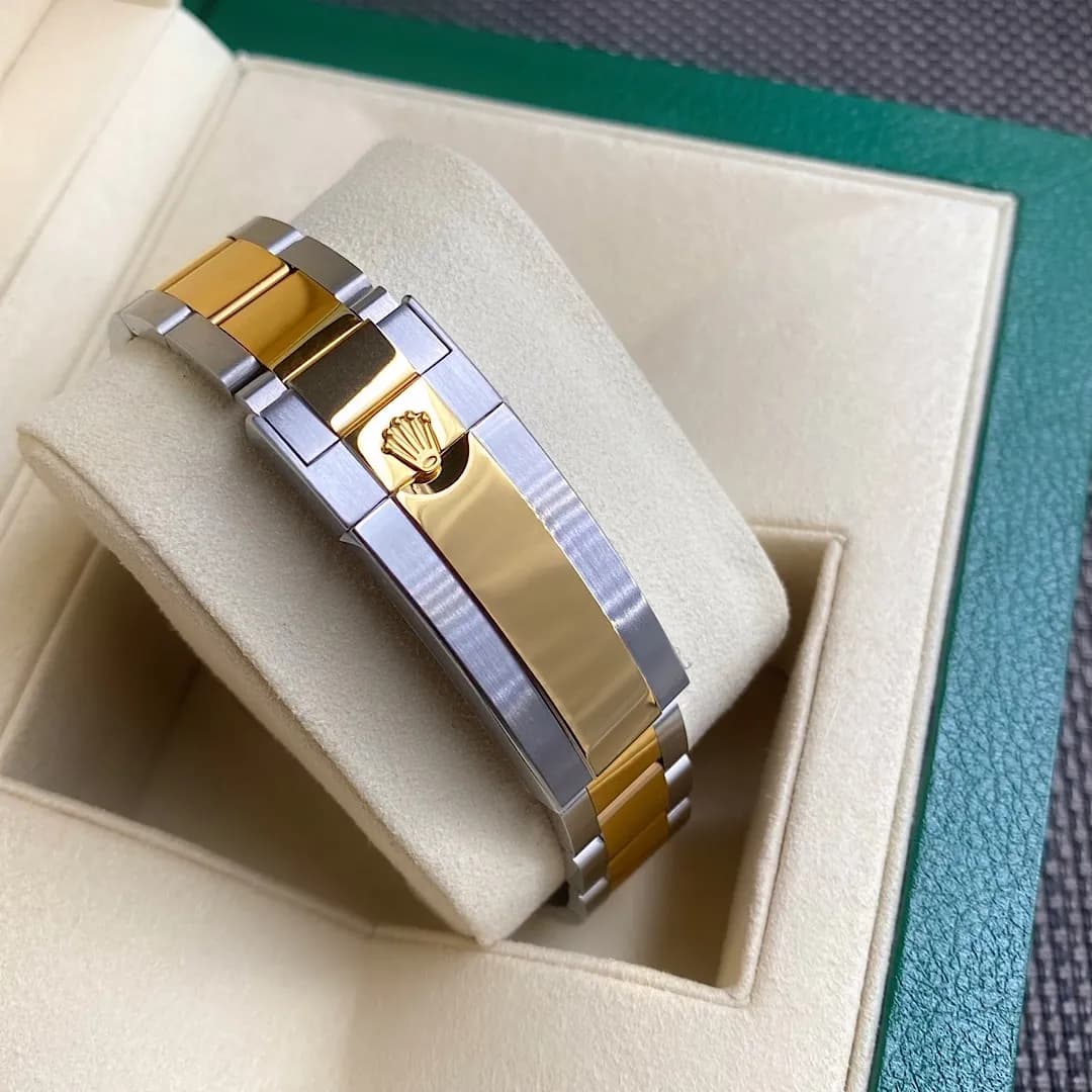 Rolex Submariner 41mm Two-Tone Yellow Gold (Black Dial) - View 5