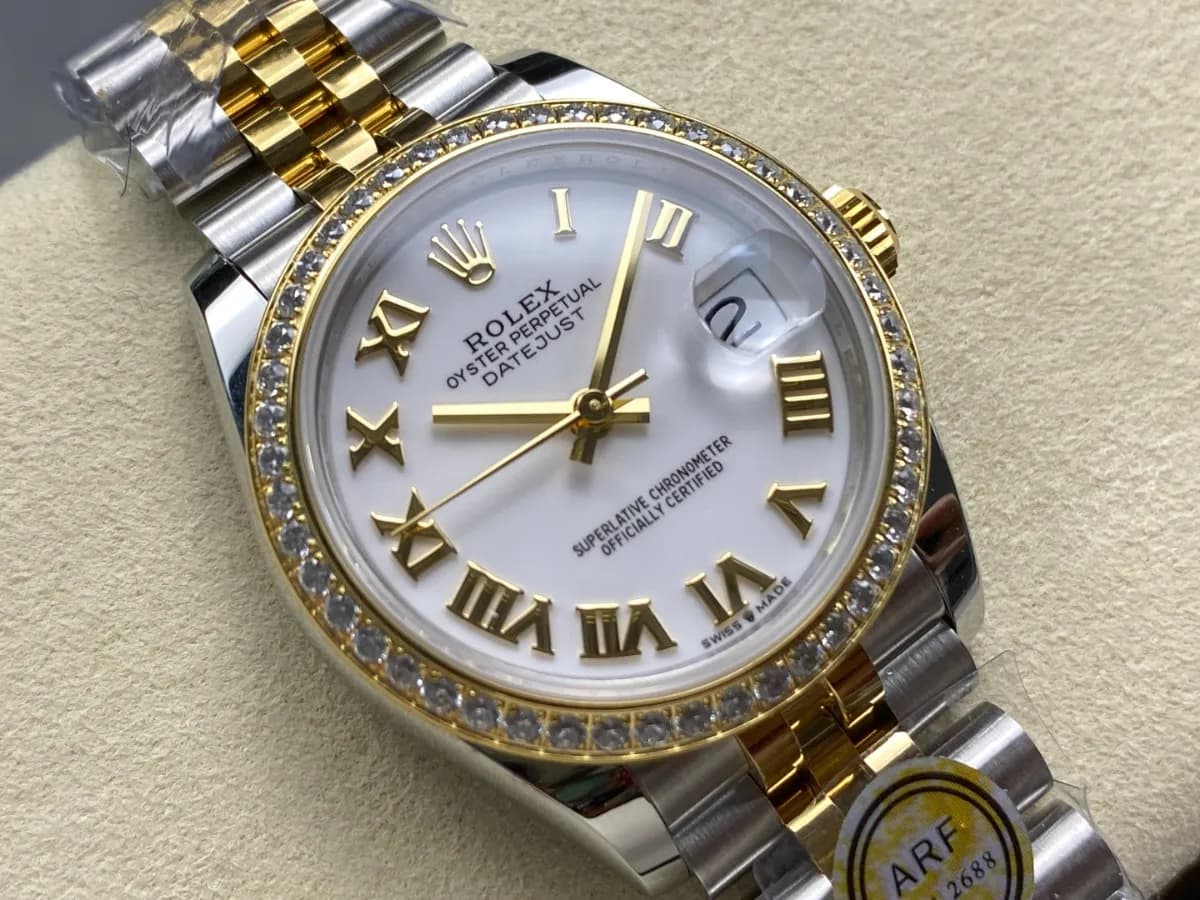 Rolex Datejust 31 Weighted (Silver Sunburst Dial) - View 4