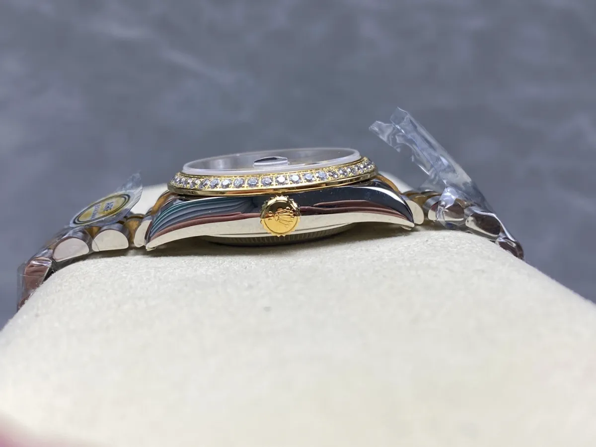 Rolex Datejust 31 Weighted (Silver Sunburst Dial) - View 10