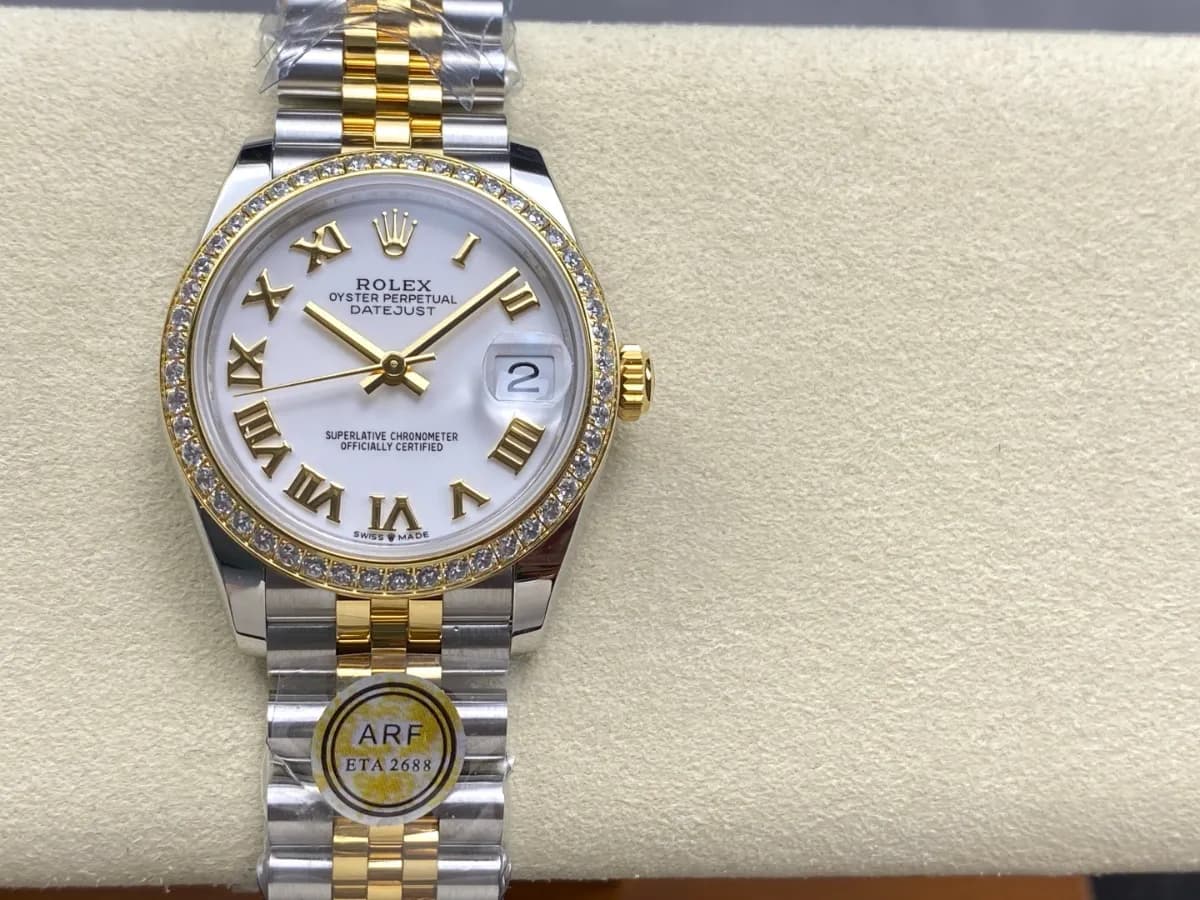 Rolex Datejust 31 Two-Tone Gold (Silver Sunburst Dial - Jubilee) - View 2