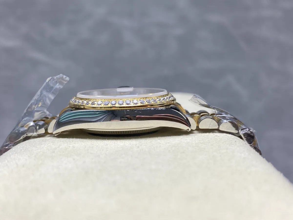 Rolex Datejust 31 Two-Tone Gold (Silver Sunburst Dial - Jubilee) - View 9
