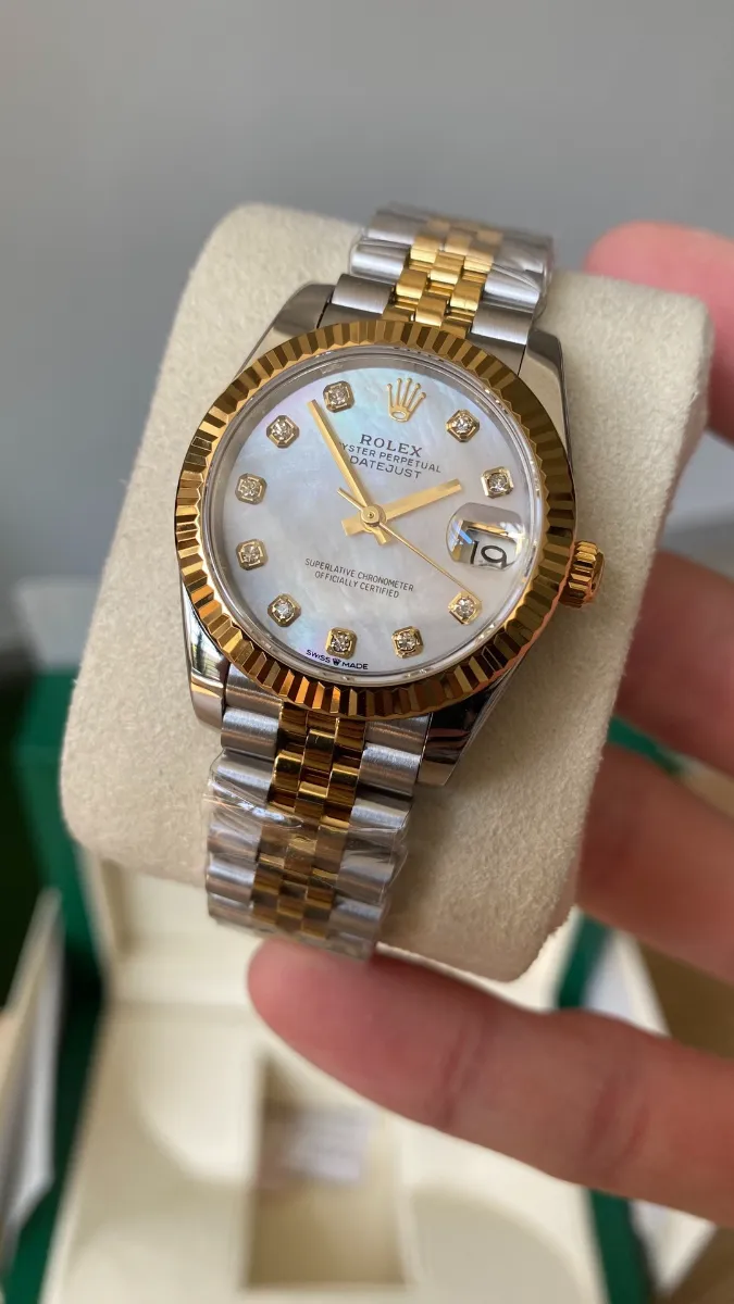 Rolex Datejust 31 Full Rose Gold (Swarovski Bezel - President) - View 1