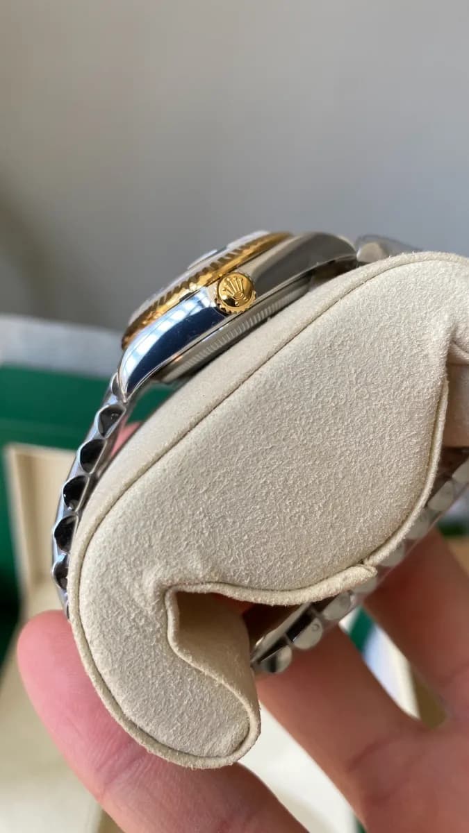 Rolex Datejust 31 Full Rose Gold (Swarovski Bezel - President) - View 2