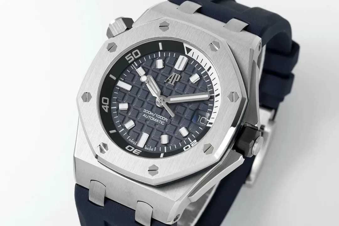 AP Royal Oak Offshore Diver 15720 IP Factory 42mm (Black Dial) - View 3
