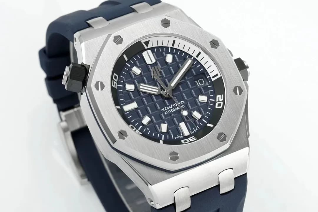 AP Royal Oak Offshore Diver 15720 IP Factory 42mm (Black Dial) - View 5