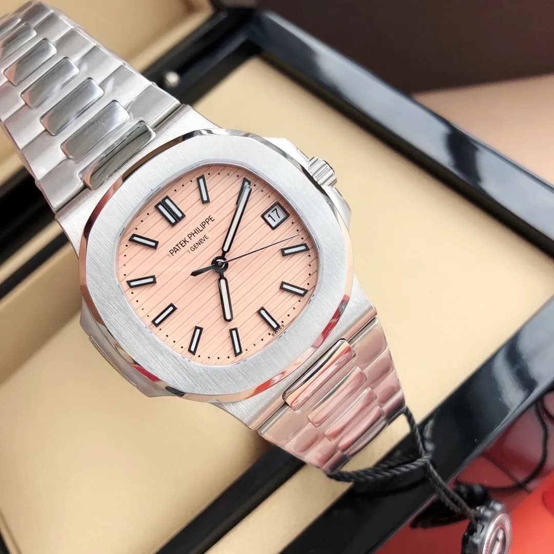 Patek Philippe Nautilus 5711/1A Taiwan Ultimate 40mm (Blue Dial) - View 1