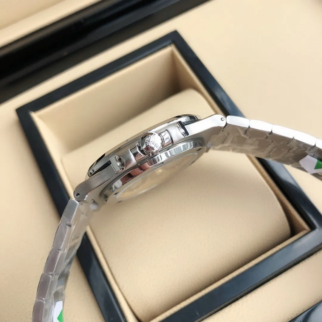 Patek Philippe Nautilus 5711/1A Taiwan Ultimate 40mm (Blue Dial) - View 9