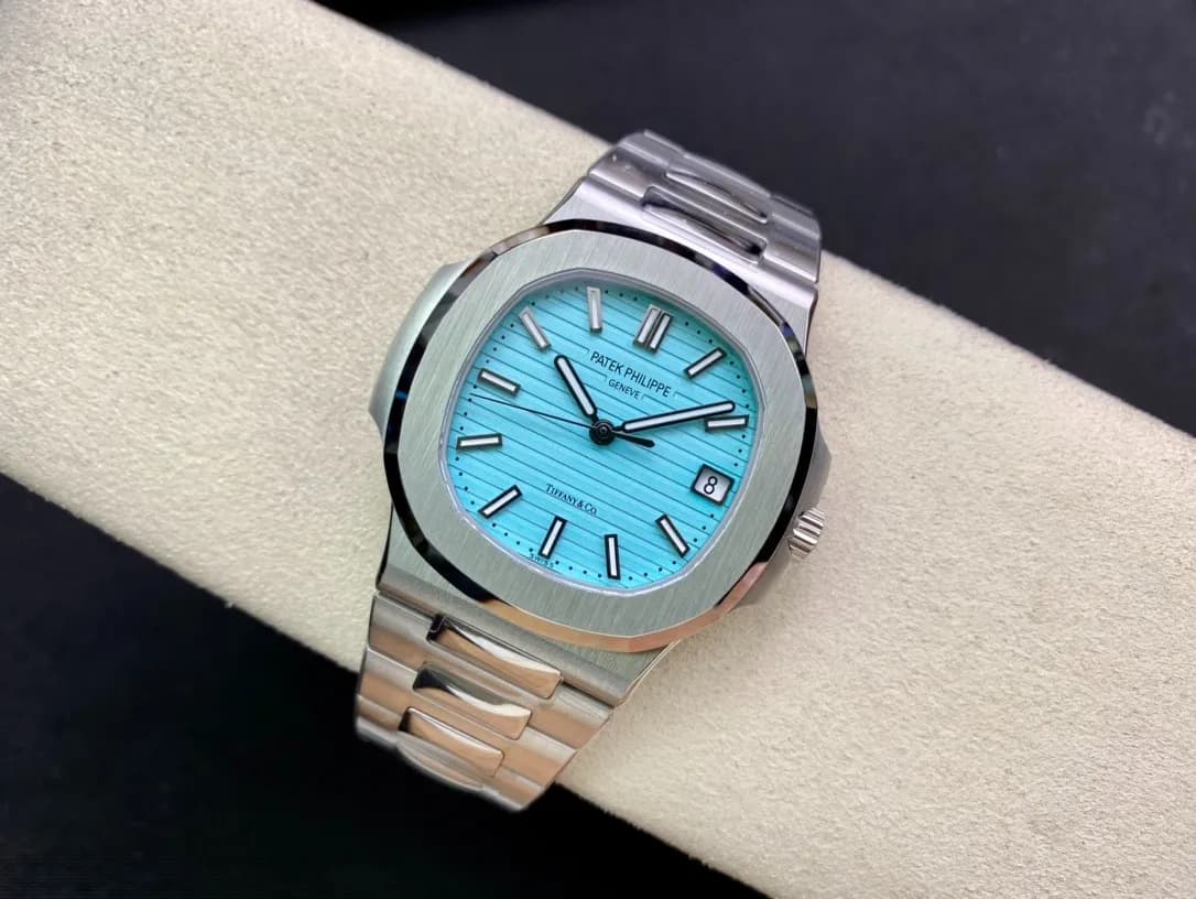 Patek Philippe Nautilus 5711/1A 3K 40mm (Tiffany Blue Dial) - View 2