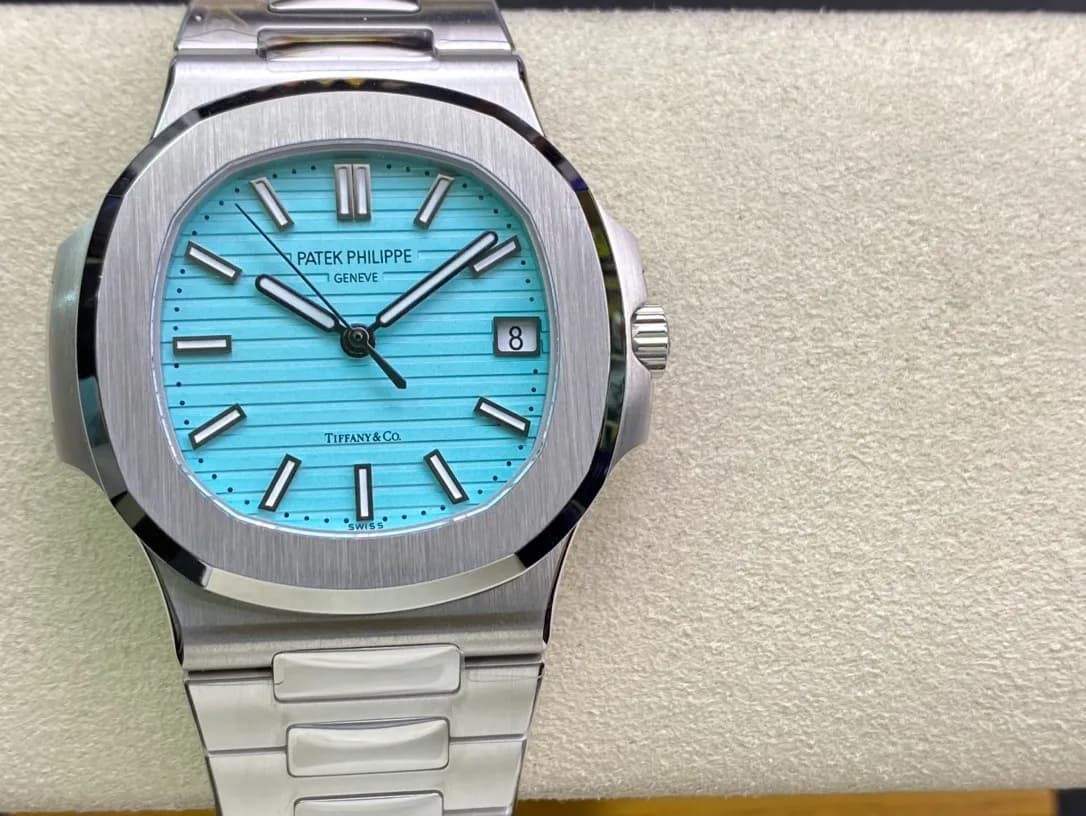 Patek Philippe Nautilus 5711/1A 3K 40mm (Tiffany Blue Dial) - View 3