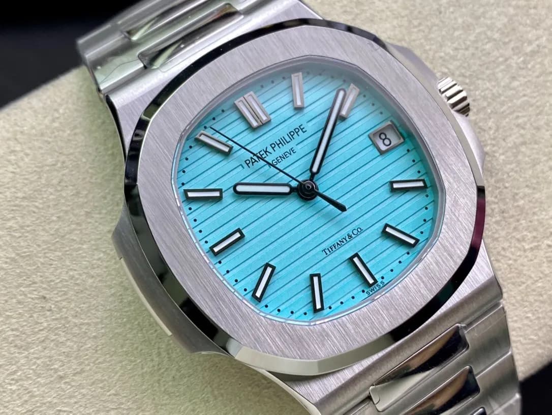 Patek Philippe Nautilus 5711/1A 3K 40mm (Tiffany Blue Dial) - View 4